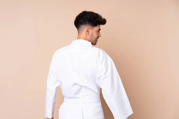 Junger Mann Mit Isoliertem Hintergrund Macht Karate Rückenlage — Stockfoto