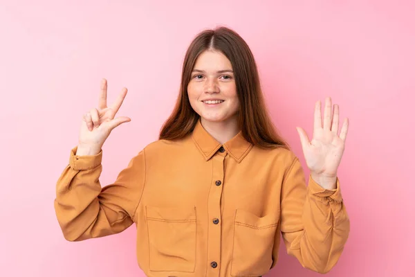Ukrajinský Teenager Dívka Přes Izolované Růžové Pozadí Počítání Osm Prsty — Stock fotografie