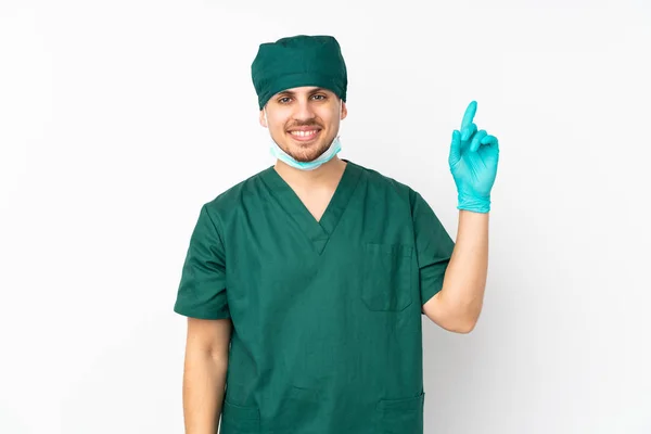 Cirujano Uniforme Verde Aislado Sobre Fondo Blanco Aislado Mostrando Levantando — Foto de Stock