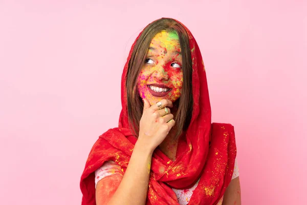 Mujer India Joven Con Coloridos Polvos Holi Cara Aislada Sobre —  Fotos de Stock