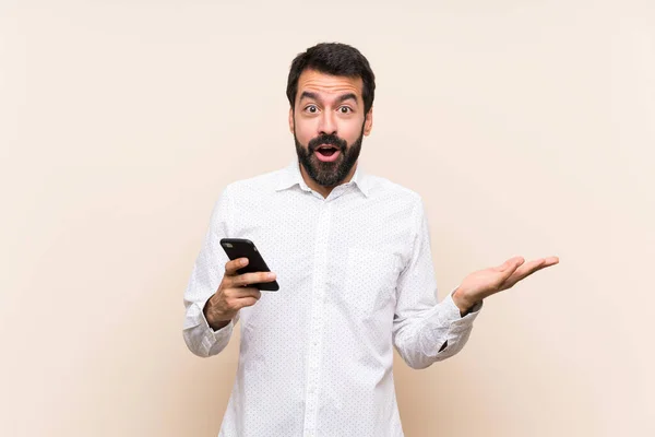 Young Man Beard Holding Mobile Shocked Facial Expression — Stock Photo, Image