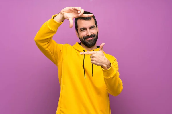 Handsome Man Yellow Sweatshirt Focusing Face Framing Symbol — Stock Photo, Image