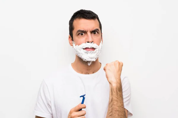 Homem Barbeando Sua Barba Sobre Fundo Branco Isolado Com Gesto — Fotografia de Stock