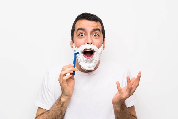 Homem Barbeando Sua Barba Sobre Fundo Branco Isolado Fazendo Gesto — Fotografia de Stock