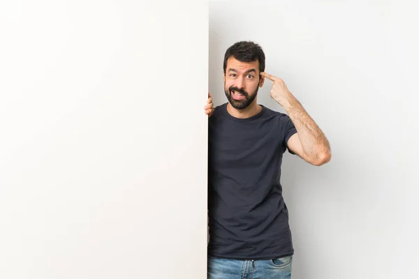 Jovem Homem Bonito Com Barba Segurando Grande Cartaz Vazio Fazendo — Fotografia de Stock