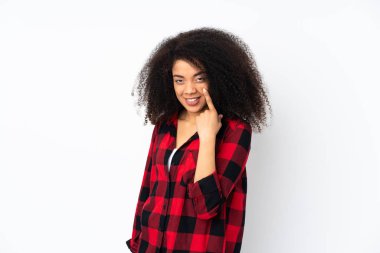 Genç Afrikalı Amerikalı kadın izole edilmiş bir geçmişi var.