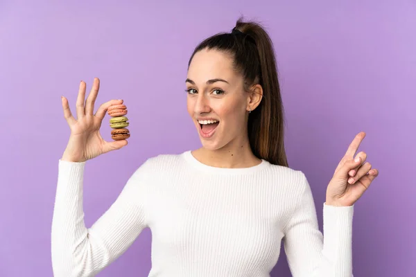 Junge Brünette Frau Über Isoliertem Lila Hintergrund Mit Bunten Französischen — Stockfoto