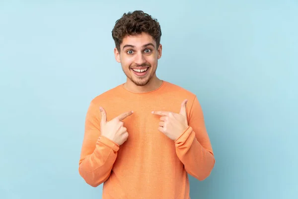 Caucasian Man Isolated Blue Background Surprise Facial Expression — Stock Photo, Image