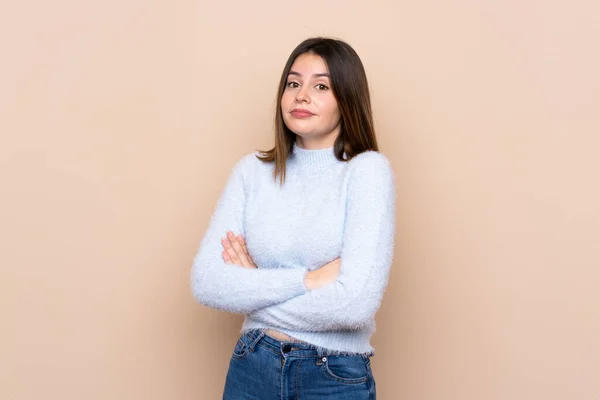 Jovem Mulher Sobre Fundo Isolado Fazendo Gestos Dúvidas Levantar Ombros — Fotografia de Stock