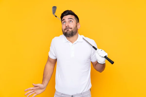 Jugador Golf Hombre Sobre Fondo Amarillo Aislado Haciendo Gesto Dudas —  Fotos de Stock