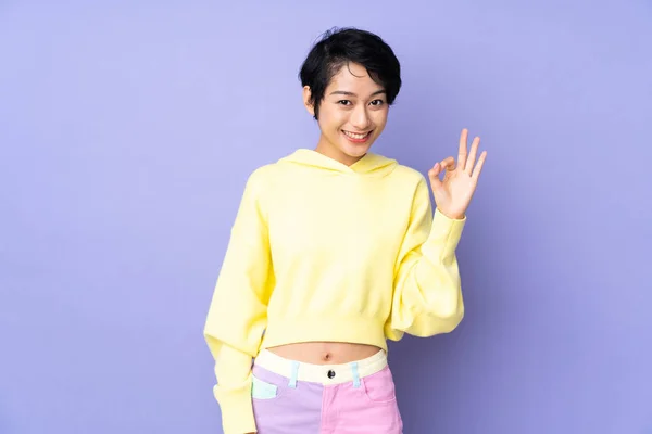 Young Vietnamese Woman Short Hair Isolated Purple Background Showing Sign — Stock Photo, Image