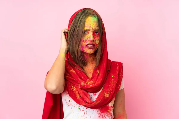 Mujer India Joven Con Coloridos Polvos Holi Cara Aislada Sobre —  Fotos de Stock