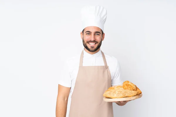 Masculino Padeiro Segurando Uma Mesa Com Vários Pães Isolados Fundo — Fotografia de Stock