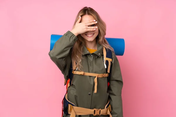 Adolescente Russo Montanhista Menina Com Uma Grande Mochila Isolada Fundo — Fotografia de Stock