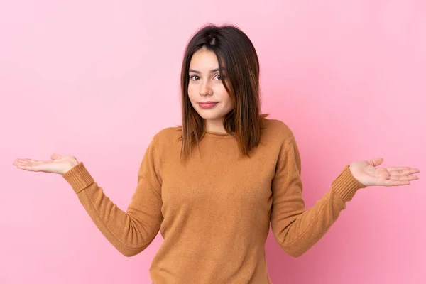 Jeune Femme Sur Fond Rose Isolé Ayant Des Doutes Tout — Photo