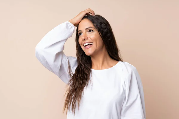 Young Woman Isolated Background Laughing — Stock Photo, Image