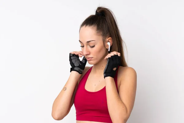 Jovem Esporte Morena Mulher Sobre Isolado Fundo Branco Ouvir Música — Fotografia de Stock