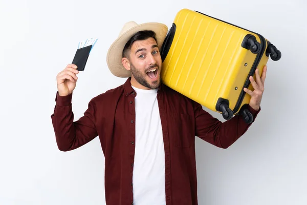 Jonge Knappe Man Geïsoleerde Witte Achtergrond Vakantie Met Koffer Paspoort — Stockfoto