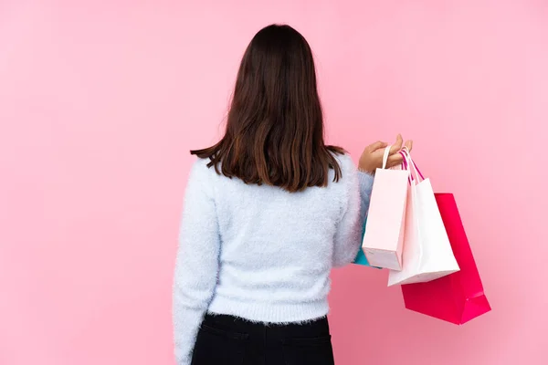 Молодая Женщина Сумкой Покупок Изолированном Розовом Фоне Задней Позиции — стоковое фото
