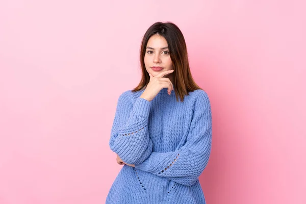 Young Woman Blue Sweater Isolated Pink Background Thinking Idea — Stock Photo, Image