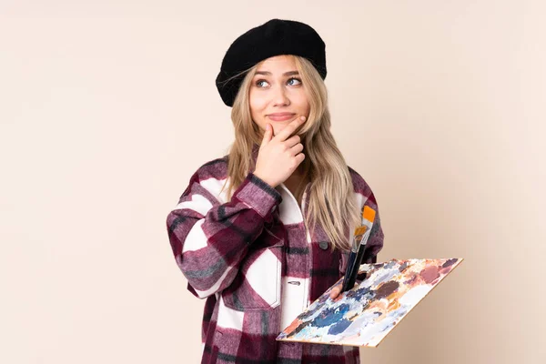 Adolescente Artista Menina Segurando Uma Paleta Isolada Fundo Azul Com — Fotografia de Stock