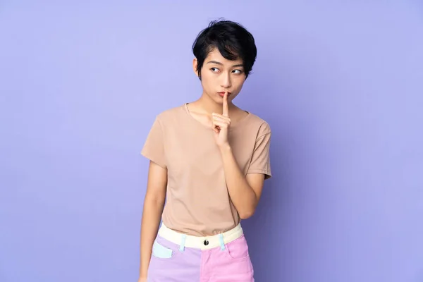 Young Vietnamese Woman Short Hair Isolated Purple Background Showing Sign — Stock Photo, Image