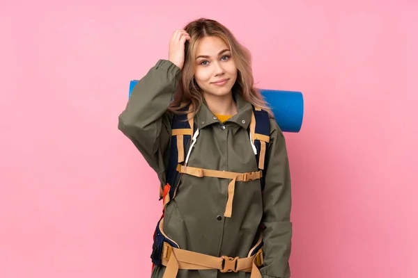 Adolescente Rusa Montañista Chica Con Una Gran Mochila Aislada Sobre —  Fotos de Stock