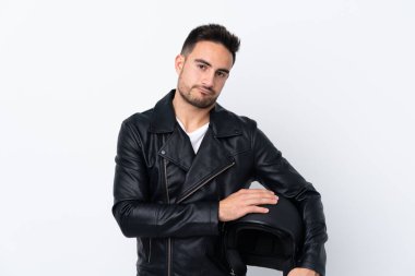 Motosiklet kasklı bir adam avuç içlerini bir arada tutar. İnsan bir şey ister.