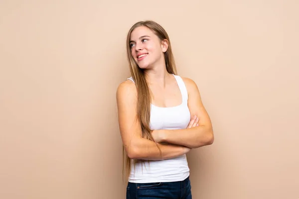 Teenager Blondýny Dívka Přes Izolované Pozadí Zkříženými Pažemi Šťastný — Stock fotografie