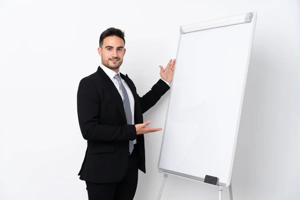 Jongeman Geeft Een Presentatie Wit Bord — Stockfoto