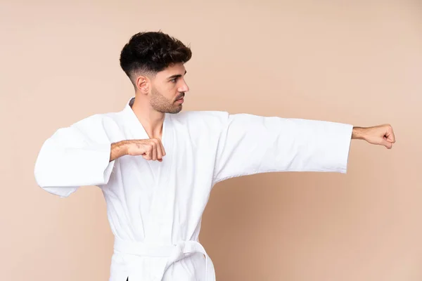 Junger Mann Mit Isoliertem Hintergrund Beim Karate — Stockfoto