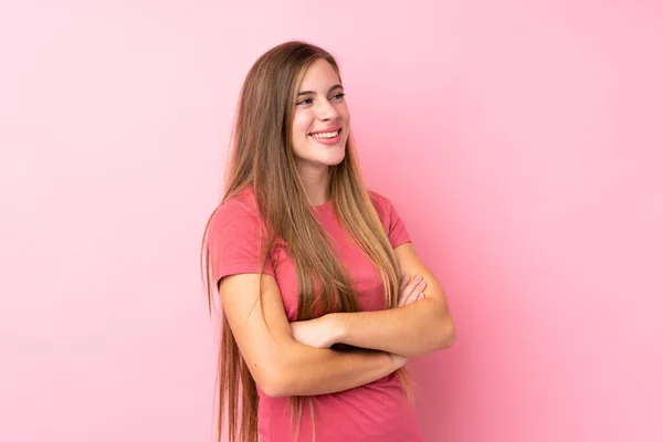 Adolescente Menina Loira Sobre Isolado Fundo Rosa Olhando Para Lado — Fotografia de Stock