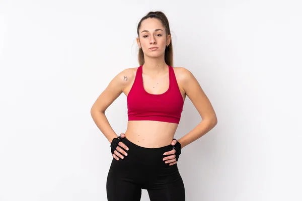 Jonge Sport Brunette Vrouw Geïsoleerde Witte Achtergrond Poseren Met Armen — Stockfoto