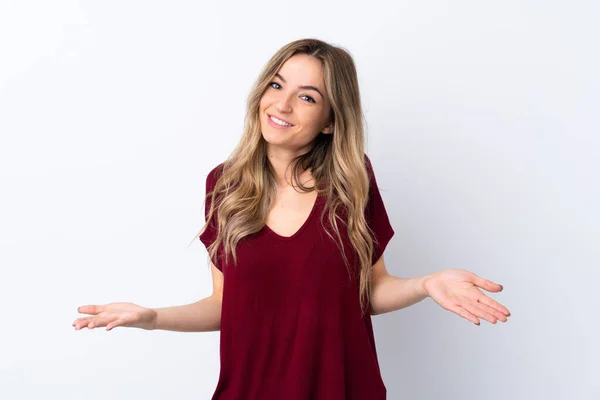 Mujer Joven Sobre Fondo Blanco Aislado Sonriendo —  Fotos de Stock