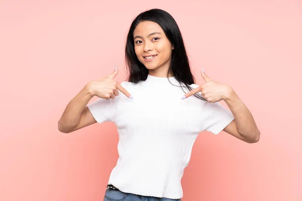 Adolescente Mujer China Aislado Rosa Fondo Orgulloso Auto Satisfecho — Foto de Stock