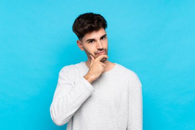 Soyutlanmış mavi arka plan düşüncesi