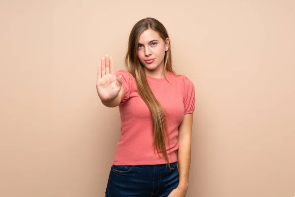 Adolescente Rubia Chica Sobre Aislado Fondo Haciendo Stop Gesto Con — Foto de Stock