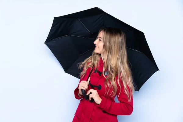 Jovem Com Casaco Inverno Segurando Guarda Chuva Com Expressão Feliz — Fotografia de Stock