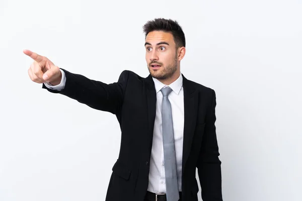 Joven Hombre Negocios Sobre Fondo Aislado Apuntando Lejos — Foto de Stock