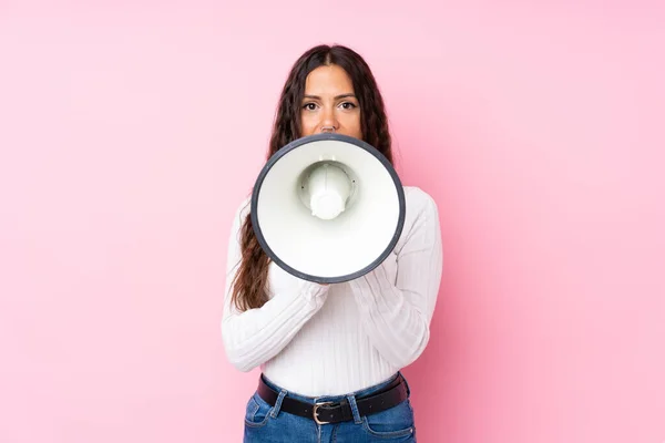 Young Woman Isolated Pink Background Shouting Megaphone — Stock Photo, Image