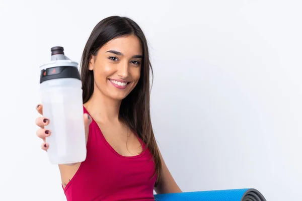 Joven Mujer Morena Deporte Sobre Fondo Blanco Aislado Con Botella —  Fotos de Stock