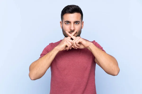 Joven Hombre Guapo Con Barba Sobre Fondo Azul Aislado Mostrando —  Fotos de Stock