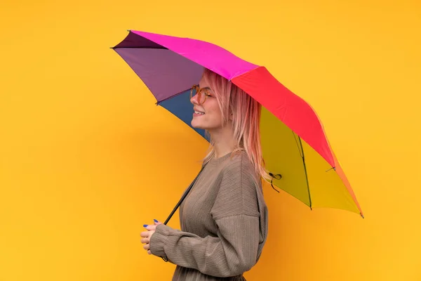 Young Blonde Woman Holding Umbrella Isolated Yellow Wall Looking Side — Stock Photo, Image