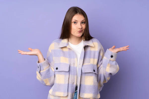 Teenager Caucasian Girl Isolated Purple Background Having Doubts While Raising — Stock Photo, Image