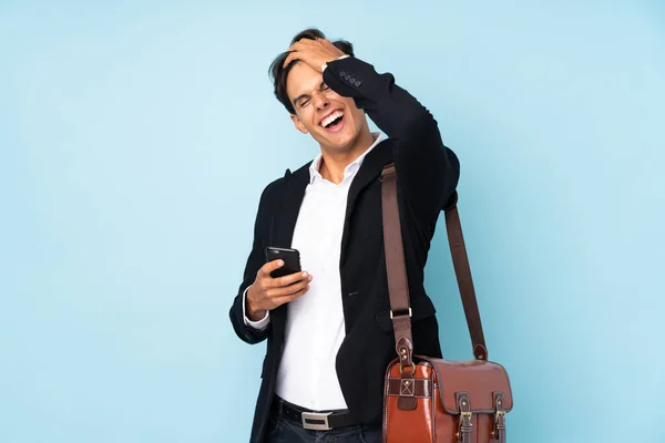 Empresário Sobre Fundo Azul Isolado Rindo — Fotografia de Stock