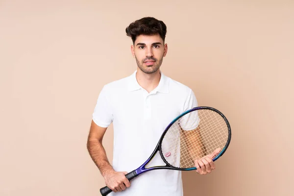 Mladý Muž Nad Izolované Pozadí Hrát Tenis — Stock fotografie