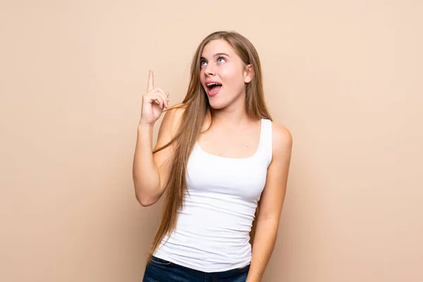 Teenager Blonde Girl Isolated Background Intending Realizes Solution While Lifting — Stock Photo, Image