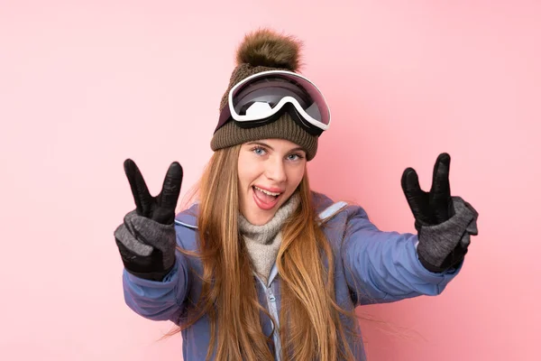 Skier Adolescent Fille Avec Des Lunettes Snowboard Sur Fond Rose — Photo