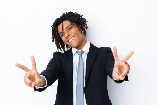 Νεαρός Αφροαμερικανός Επιχειρηματίας Πάνω Από Απομονωμένο Λευκό Φόντο Χαμογελώντας Και — Φωτογραφία Αρχείου