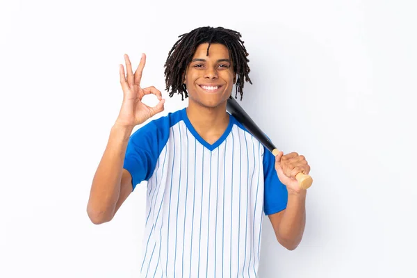 Junger Afroamerikanischer Mann Spielt Baseball Auf Isoliertem Weißen Hintergrund Und — Stockfoto